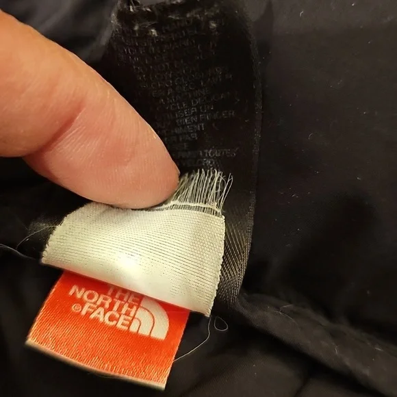 The North Face Women's Black Hooded Puffer Jacket 600 Fill - Picture 11 of 13